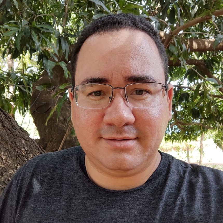 Carlos Alberto Headshoot