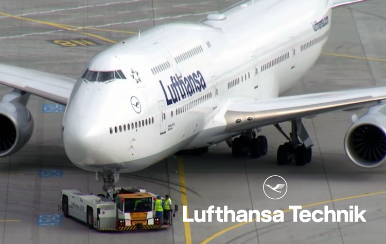Um avião da Lufthansa Tecknik na pista