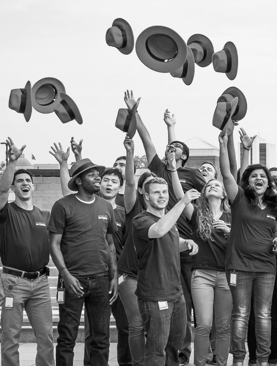 Chapeaux jetés en l'air