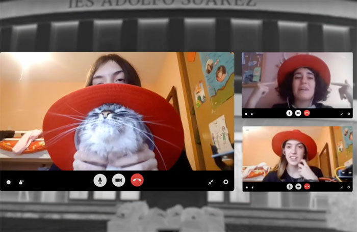 Niñas en una videoconferencia