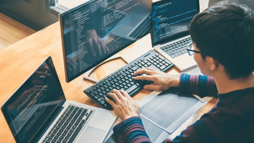 Guy clicking keyboard, ilustrative